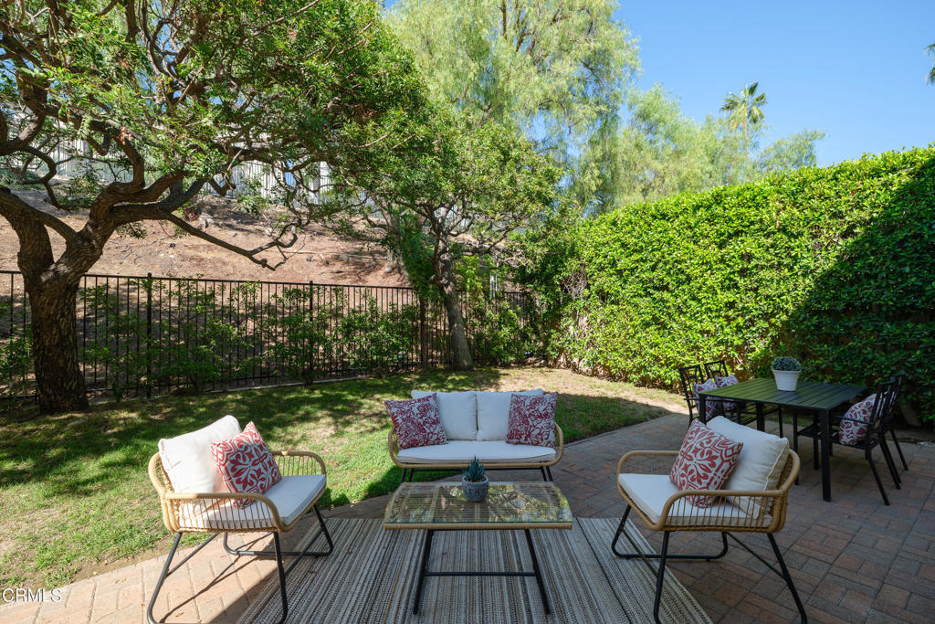 813 W Gabrielino Court