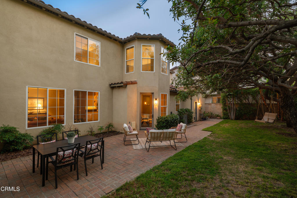 813 W Gabrielino Court