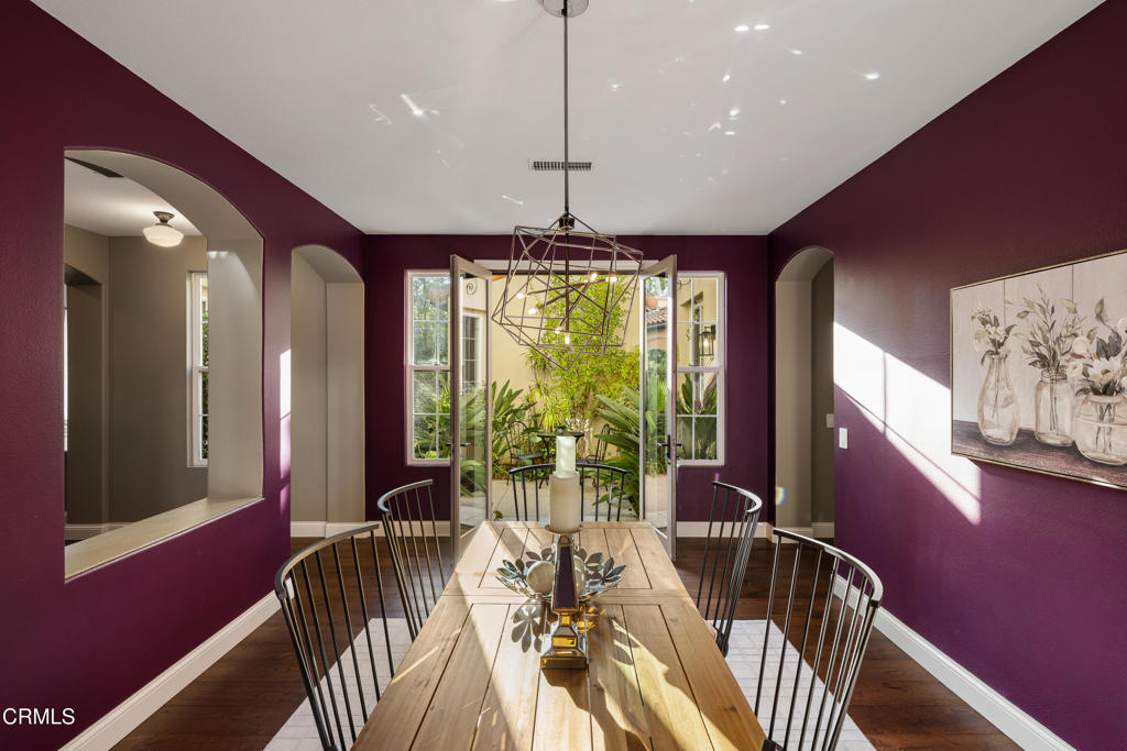 813 W Gabrielino Court