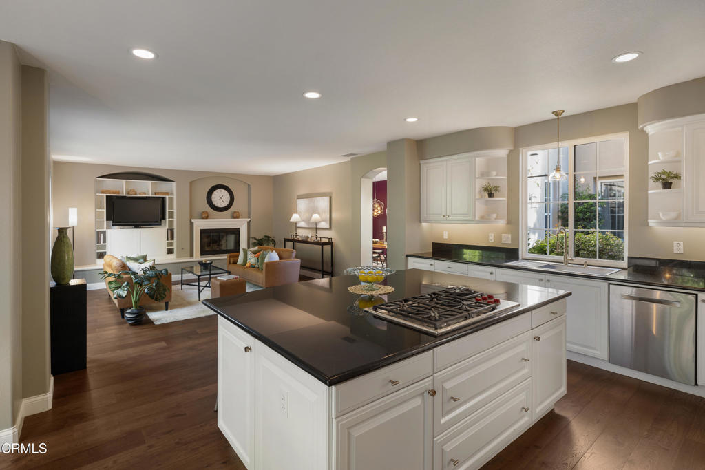 813 W Gabrielino Court