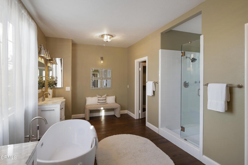 813 W Gabrielino Court