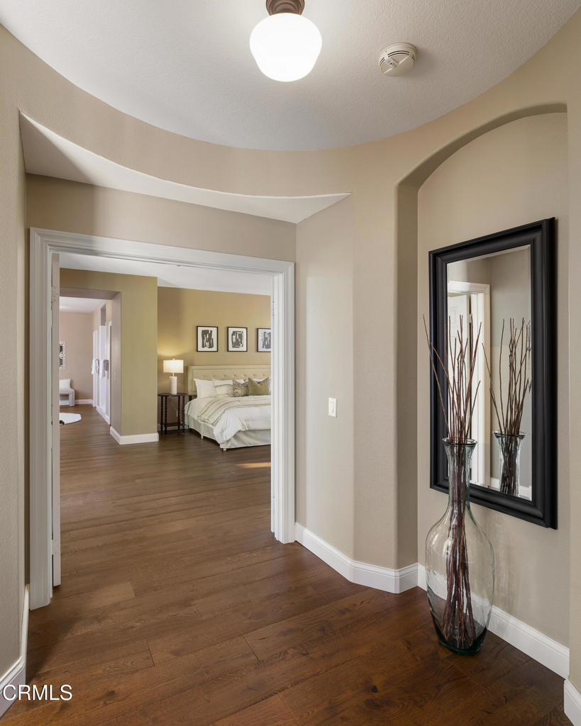 813 W Gabrielino Court