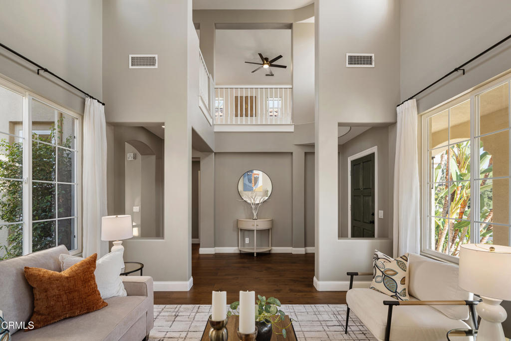 813 W Gabrielino Court