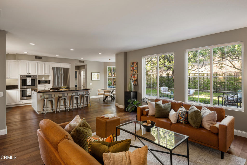 813 W Gabrielino Court