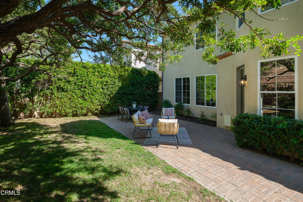 813 W Gabrielino Court