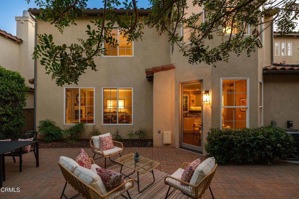 813 W Gabrielino Court