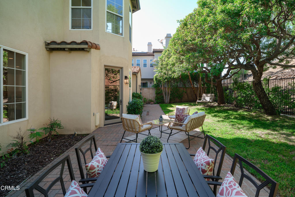 813 W Gabrielino Court