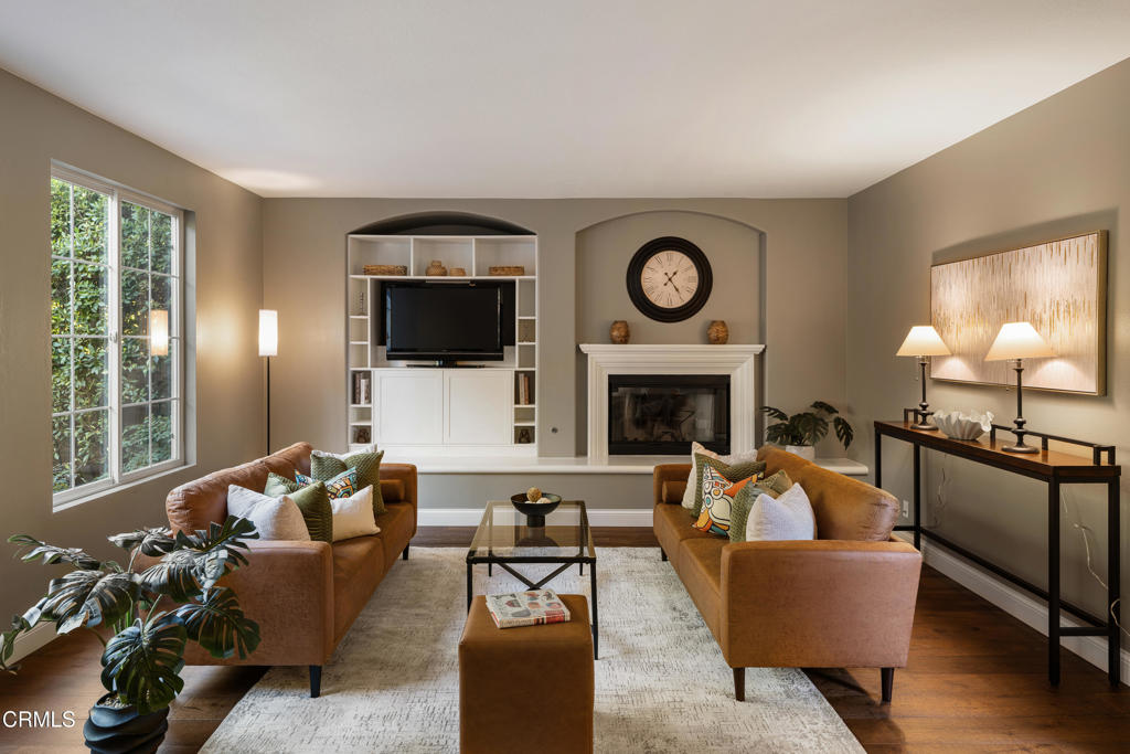 813 W Gabrielino Court