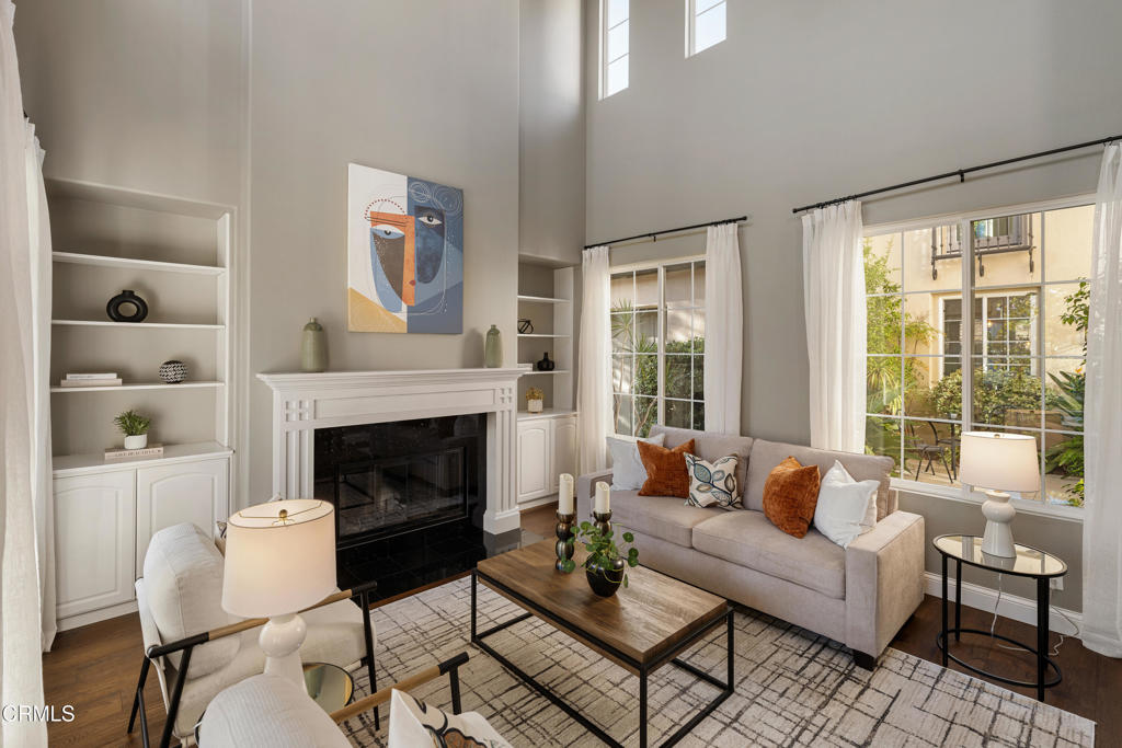 813 W Gabrielino Court