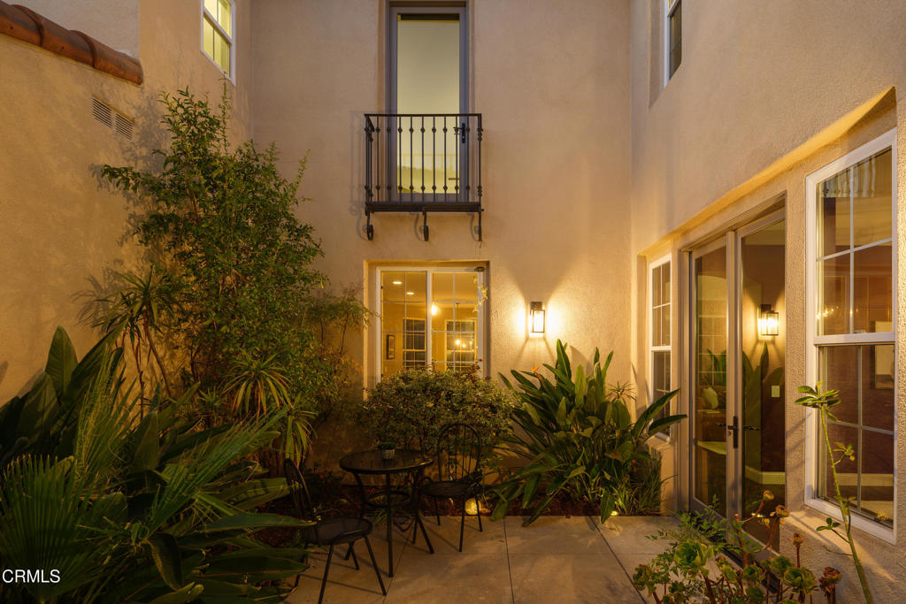 813 W Gabrielino Court