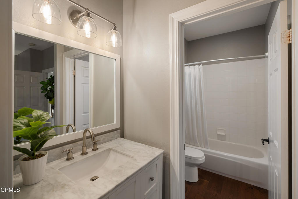 813 W Gabrielino Court