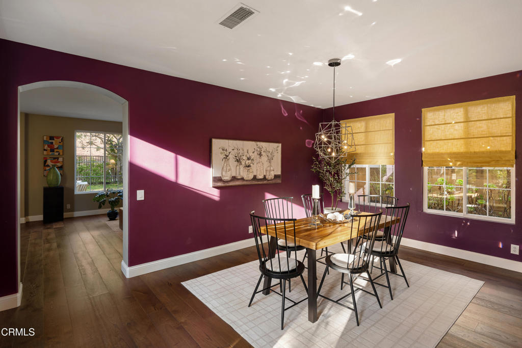 813 W Gabrielino Court