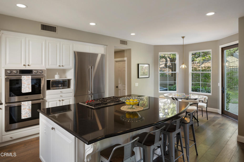 813 W Gabrielino Court