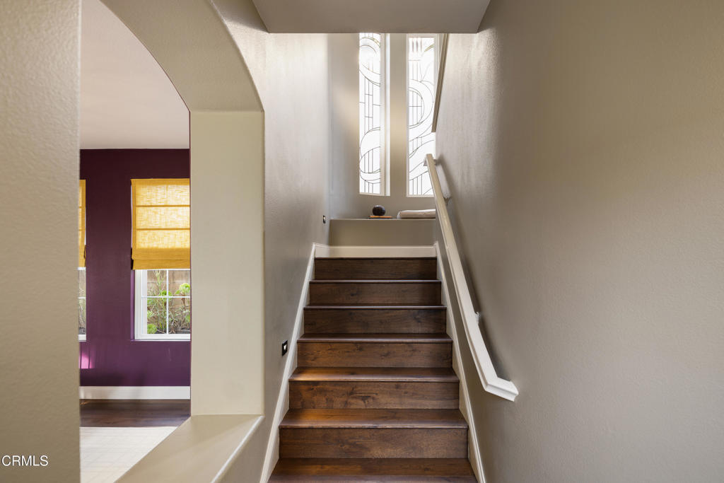 813 W Gabrielino Court