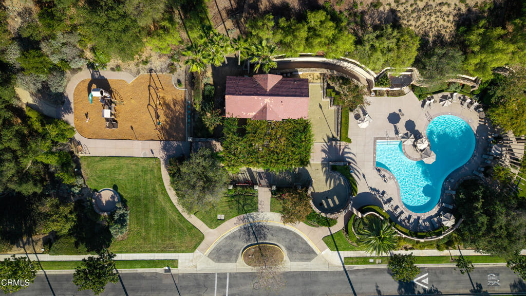 813 W Gabrielino Court