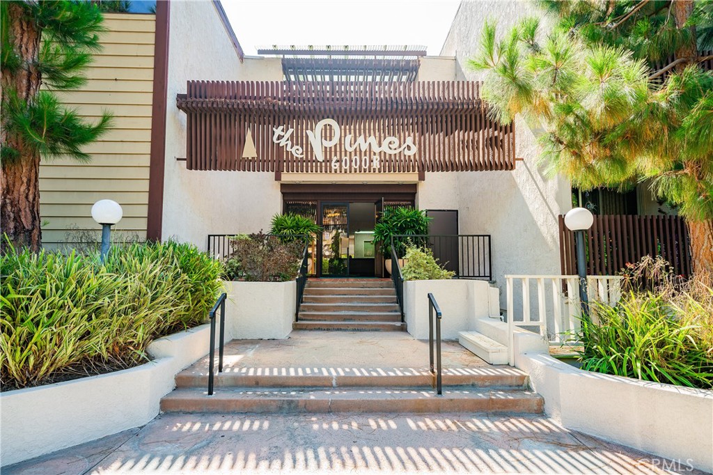 6050 Canterbury Drive F324