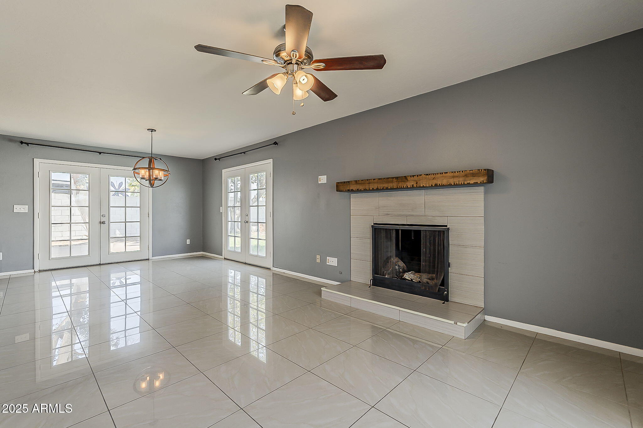 834 W JULIE Drive