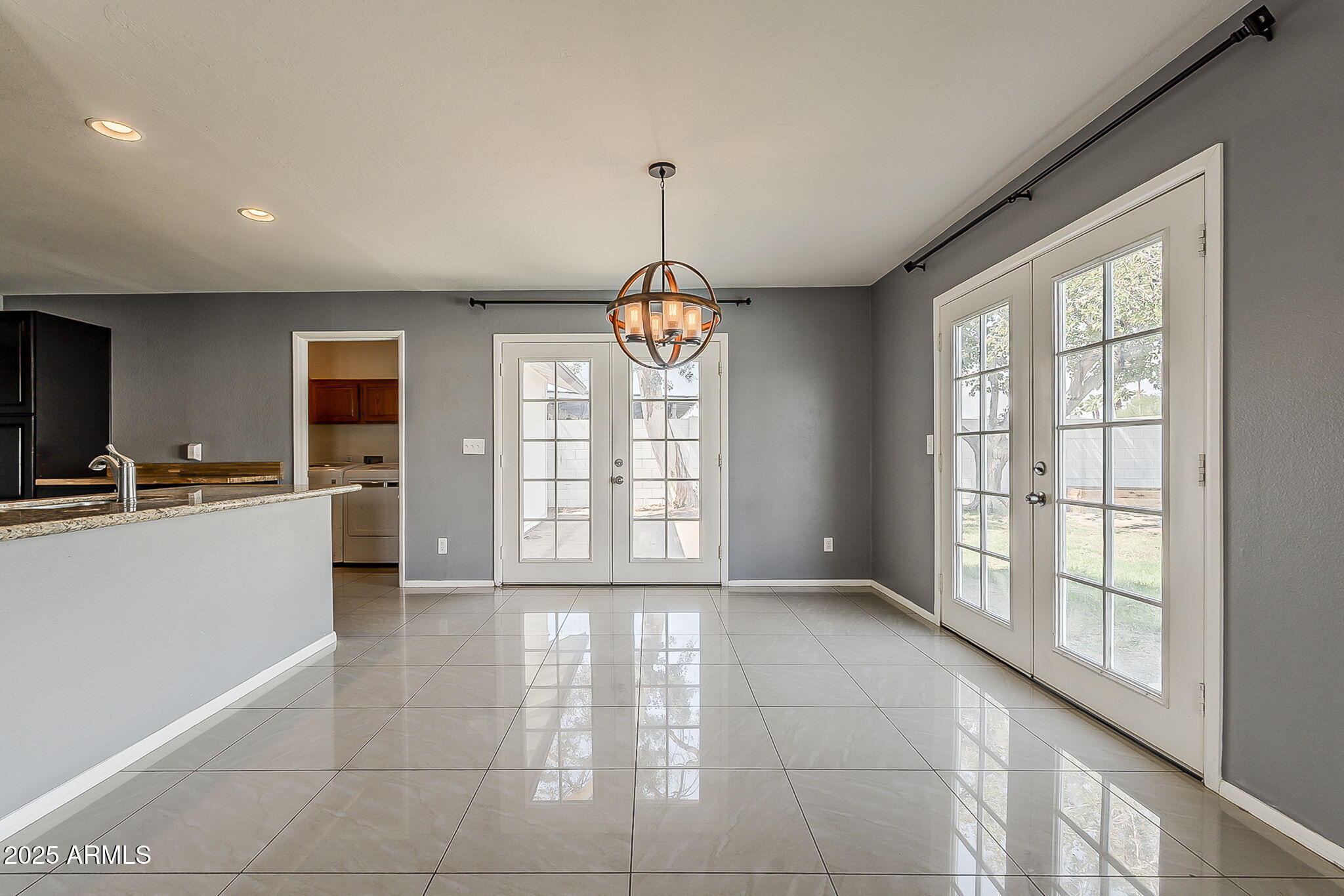 834 W JULIE Drive