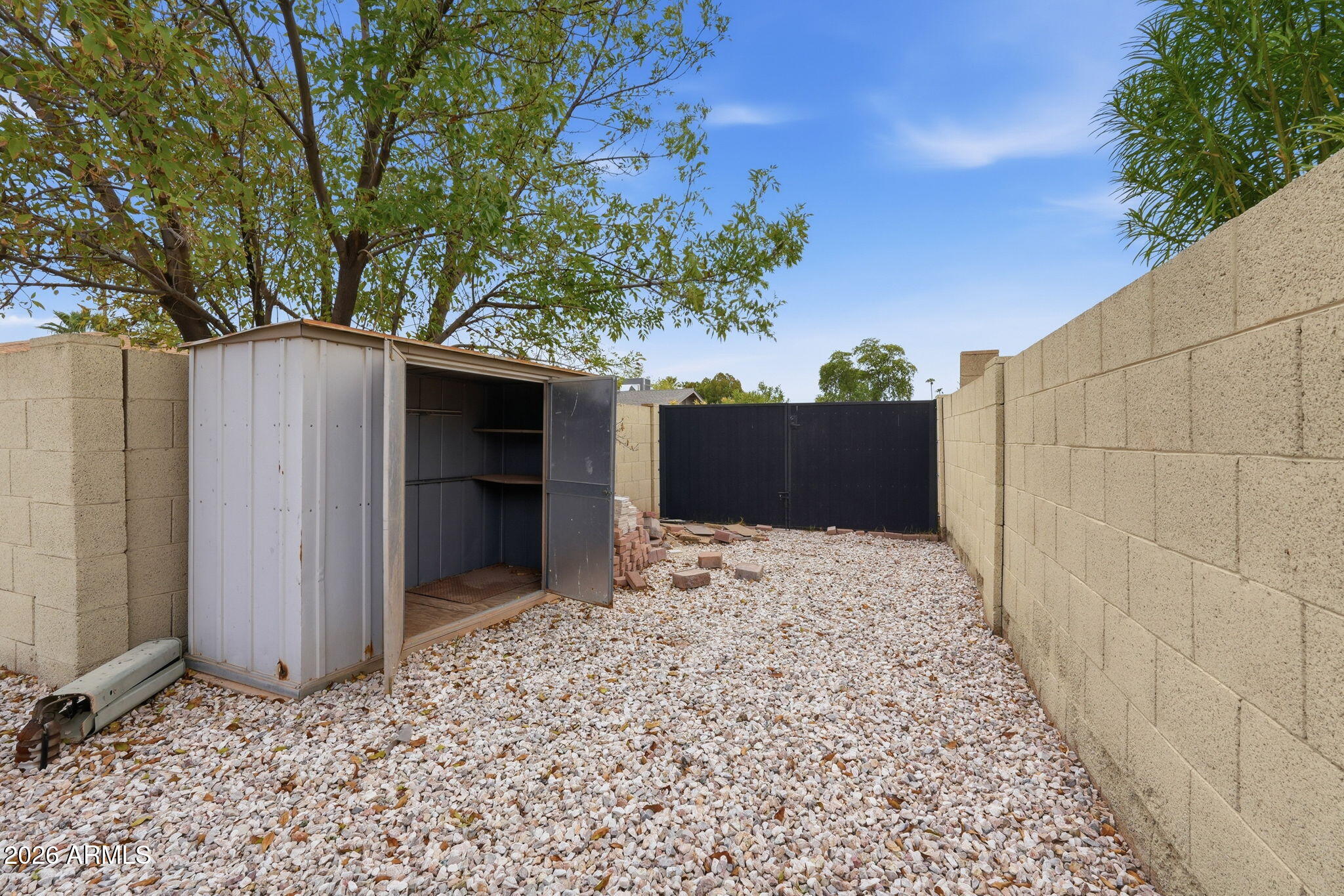 2546 E GENEVA Drive