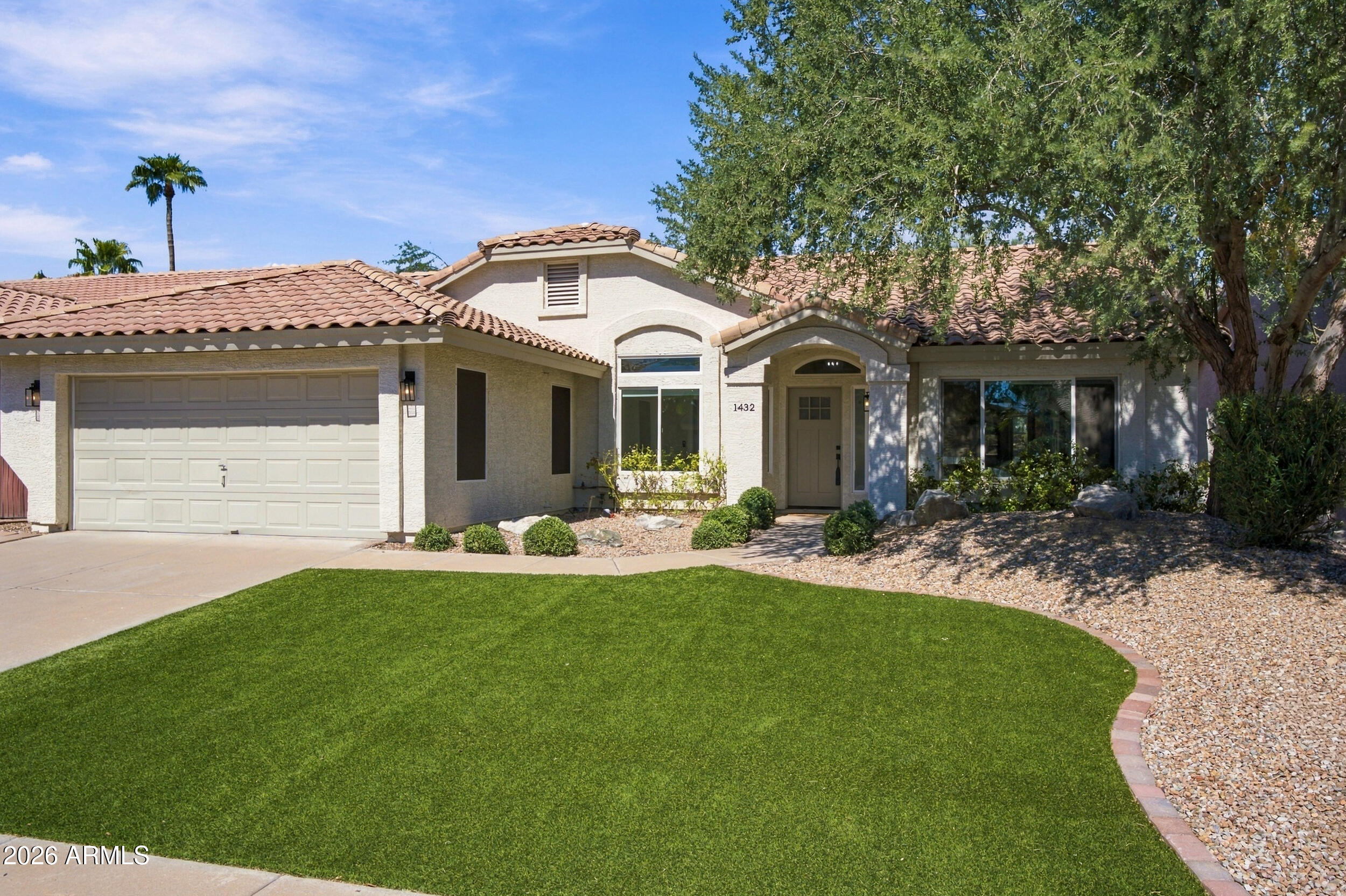 1432 W SOUTH FORK Drive