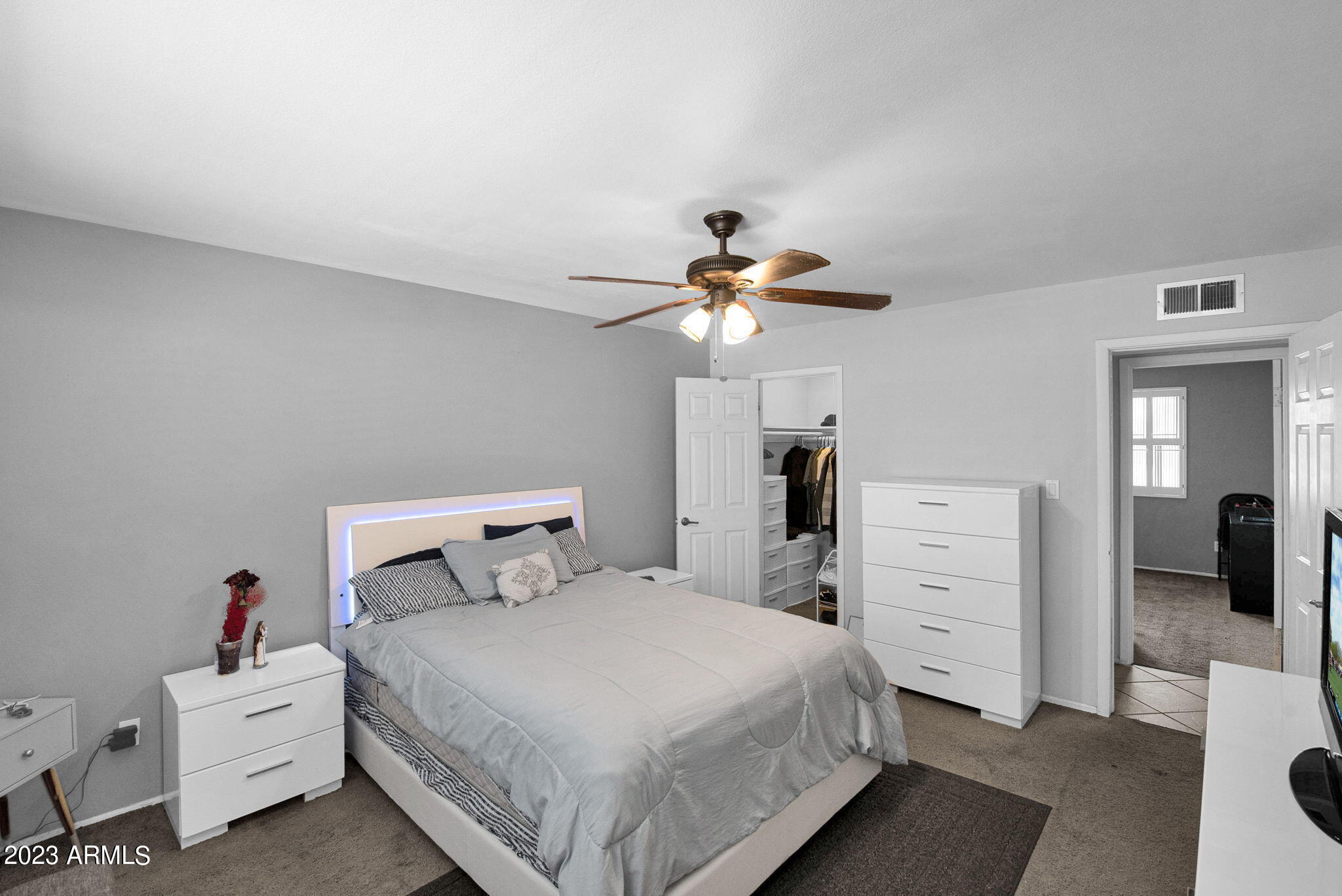 3044 W MARYLAND Avenue