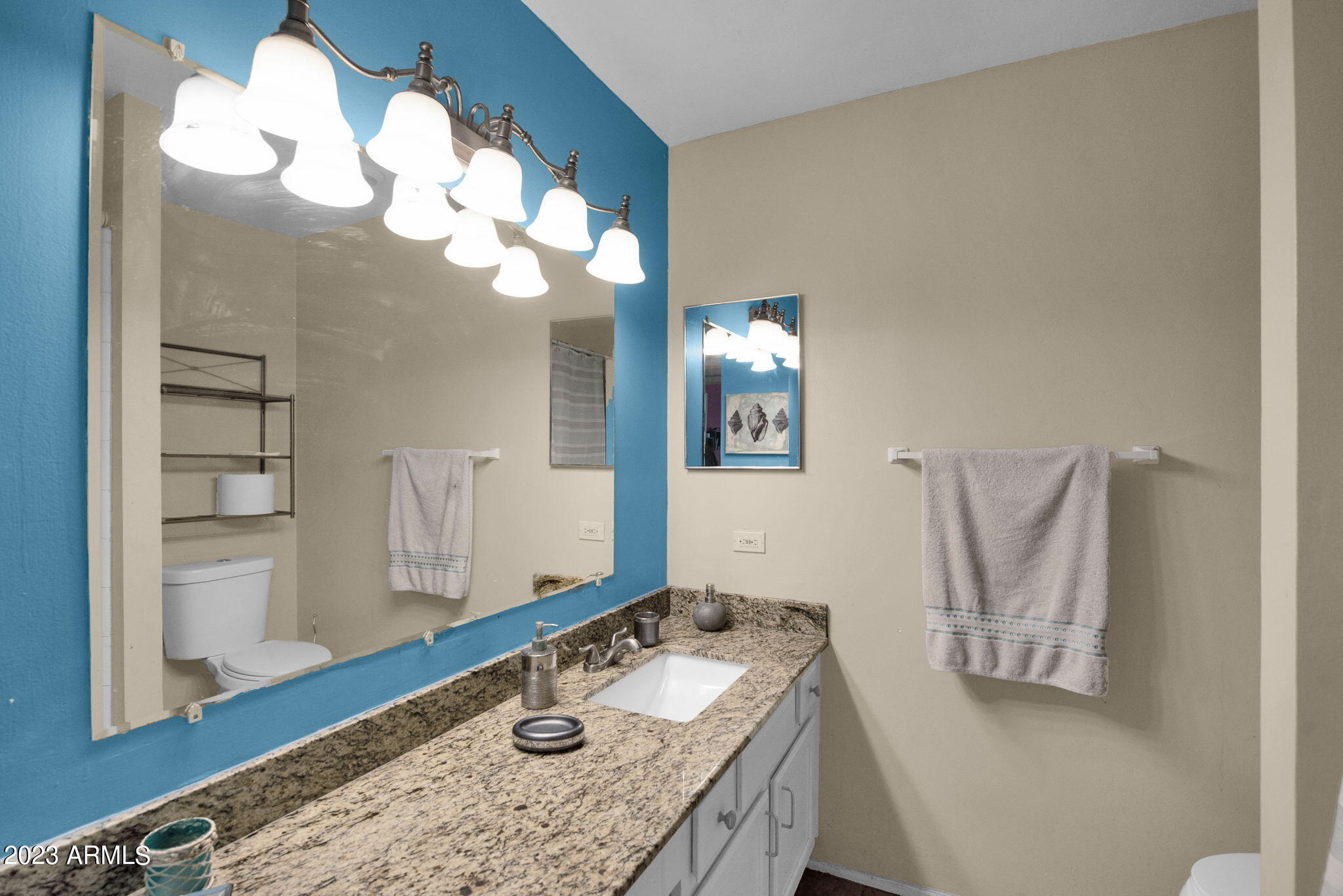 3044 W MARYLAND Avenue