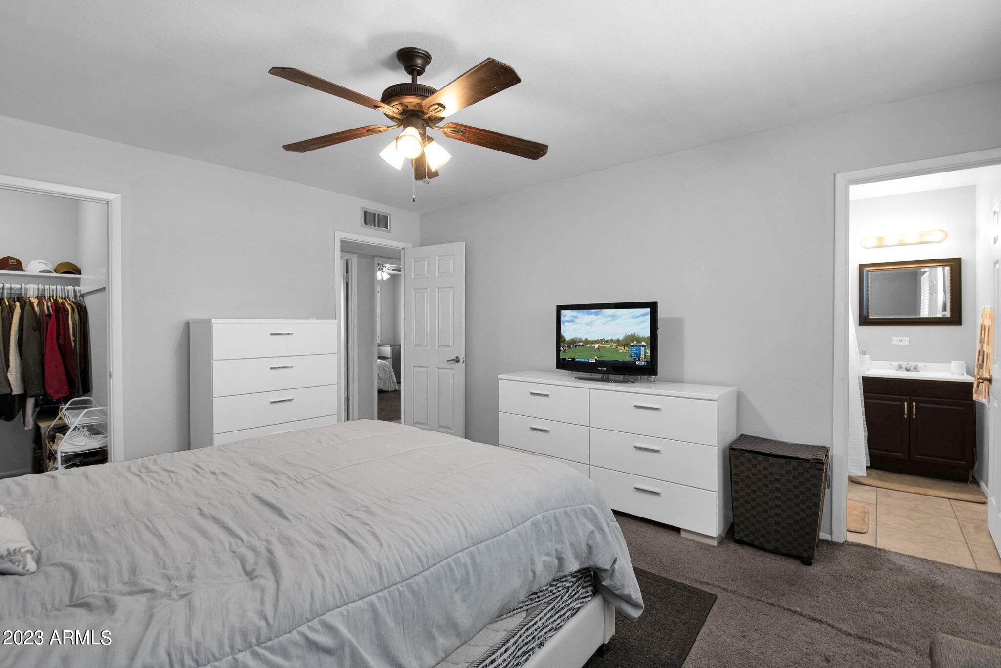 3044 W MARYLAND Avenue