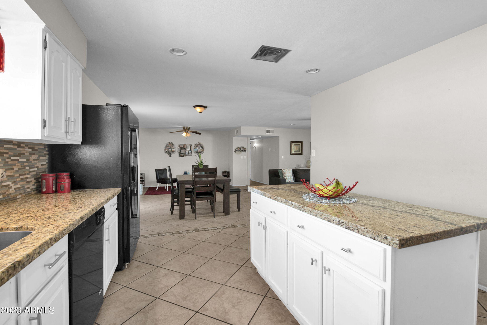 3044 W MARYLAND Avenue