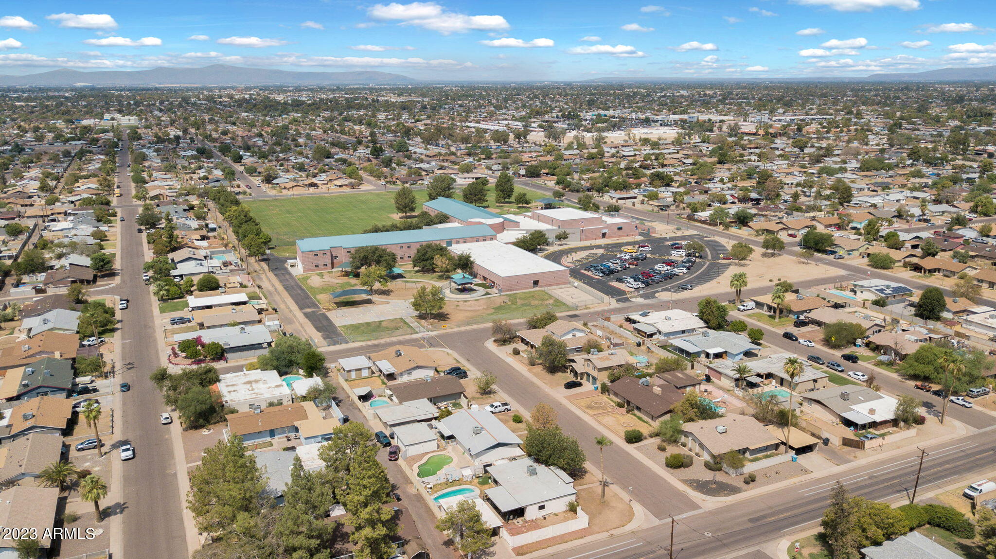 3044 W MARYLAND Avenue