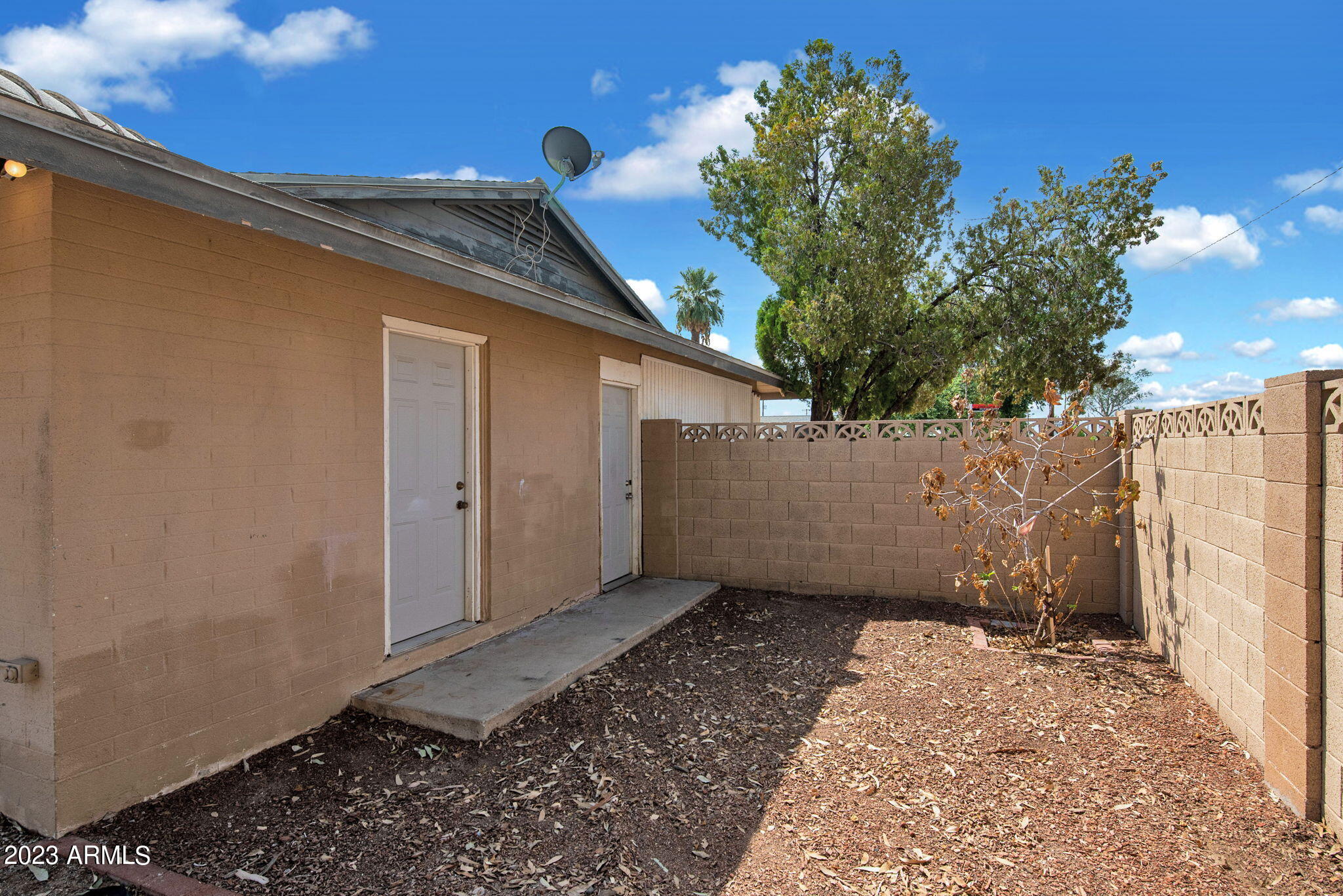 3044 W MARYLAND Avenue