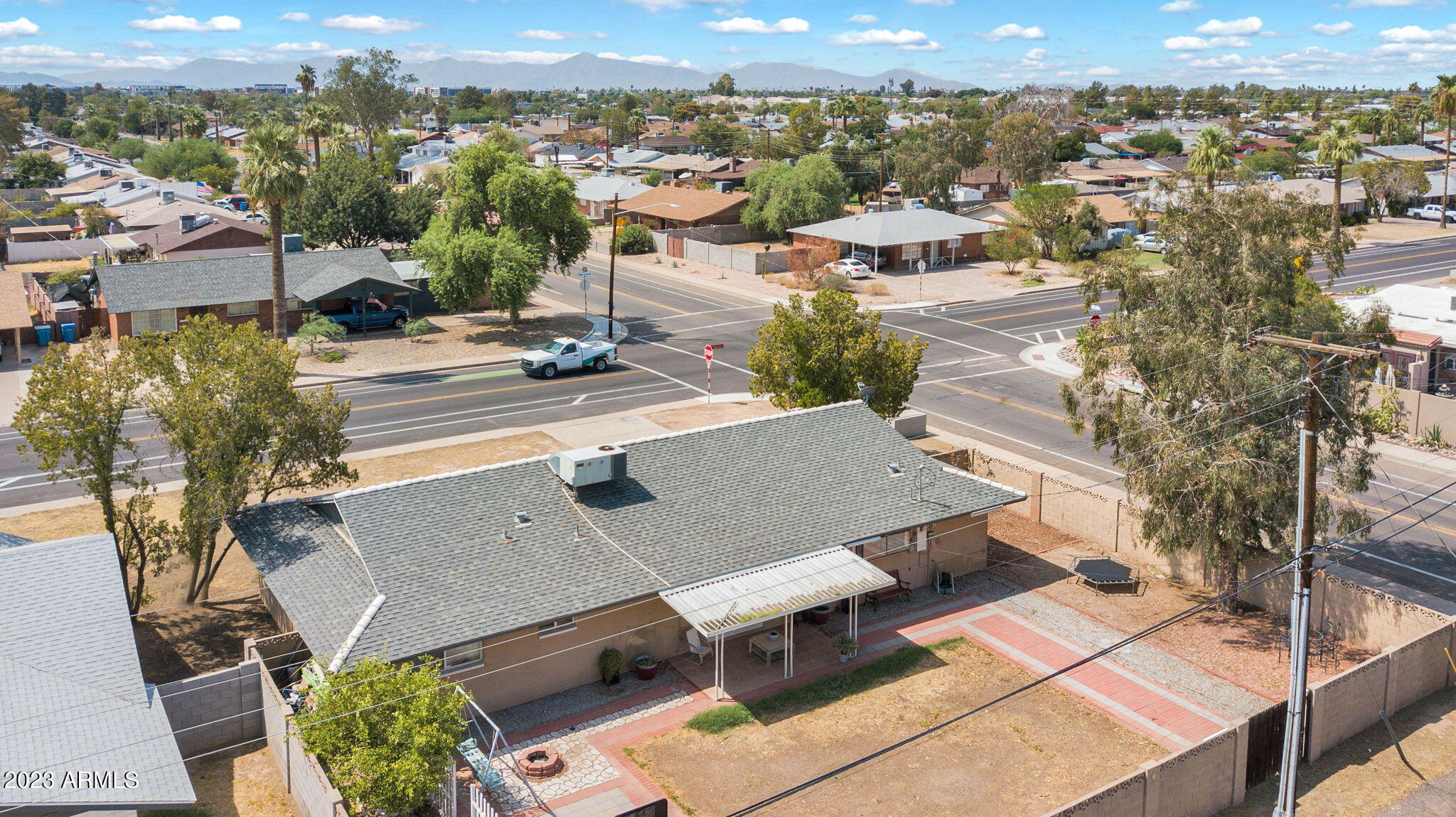 3044 W MARYLAND Avenue