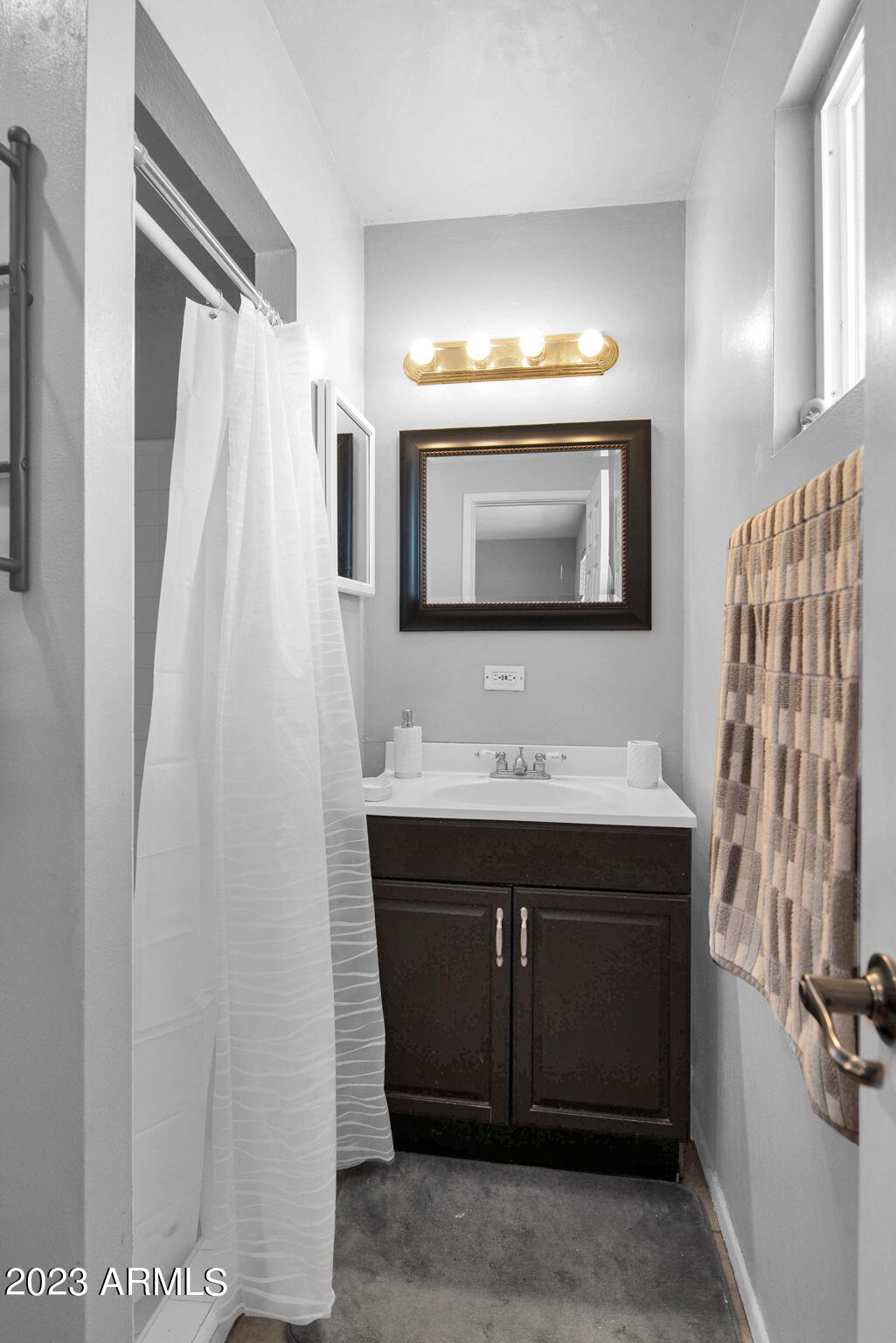 3044 W MARYLAND Avenue