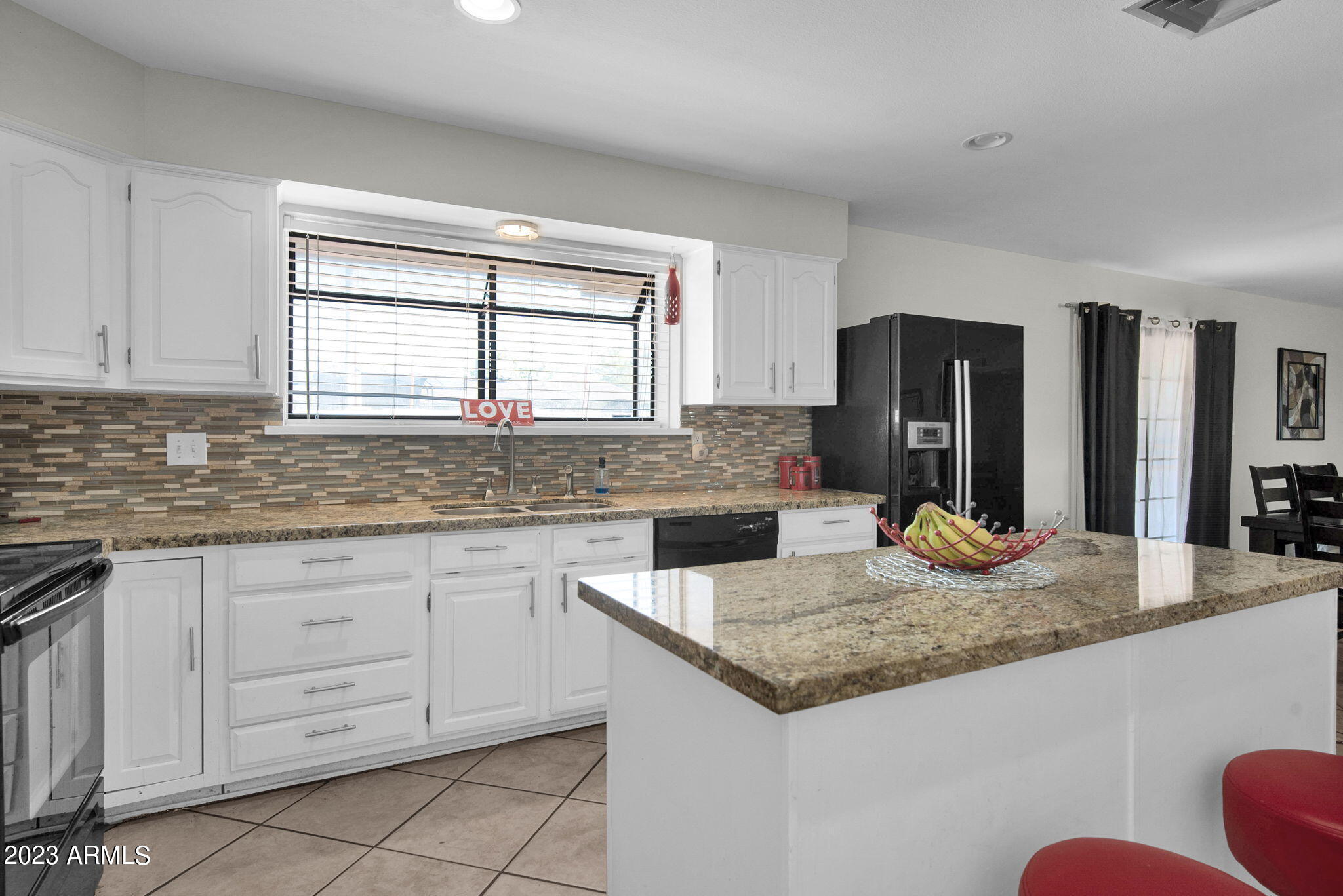 3044 W MARYLAND Avenue