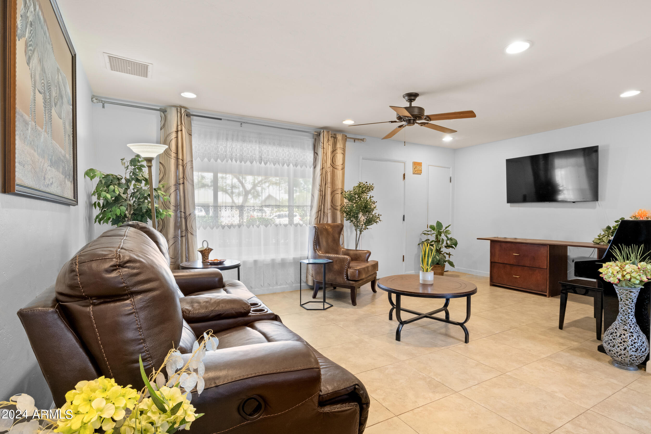 2412 N 36TH Place