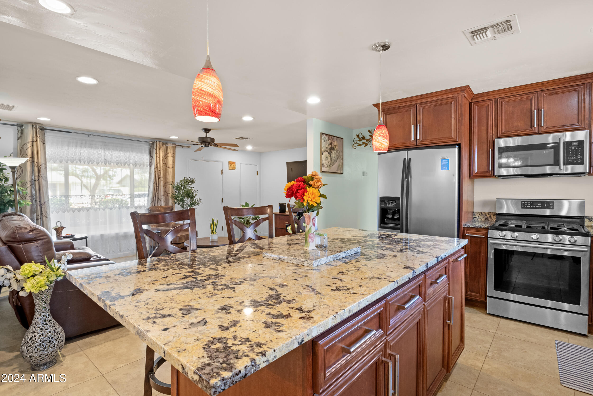 2412 N 36TH Place