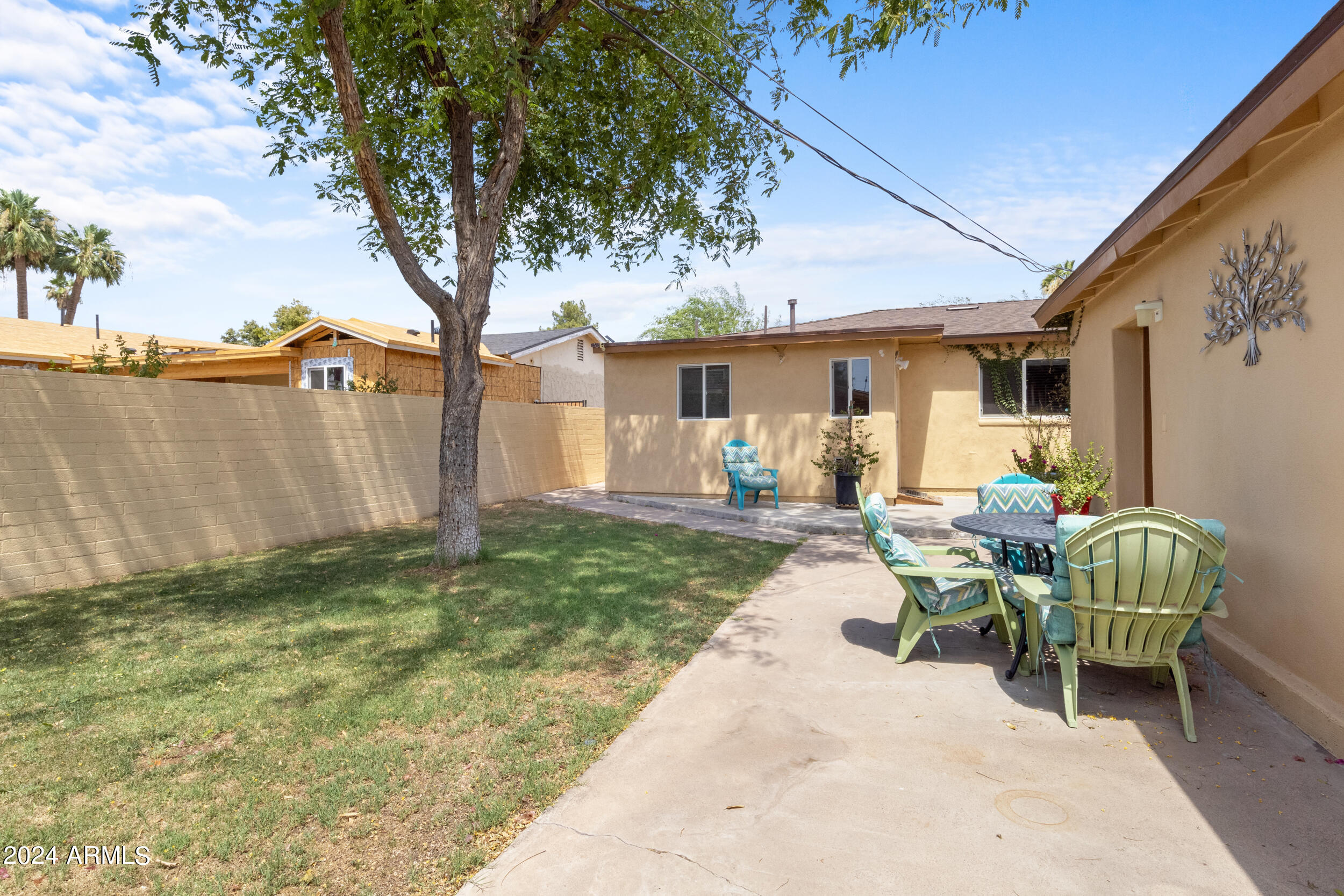 2412 N 36TH Place