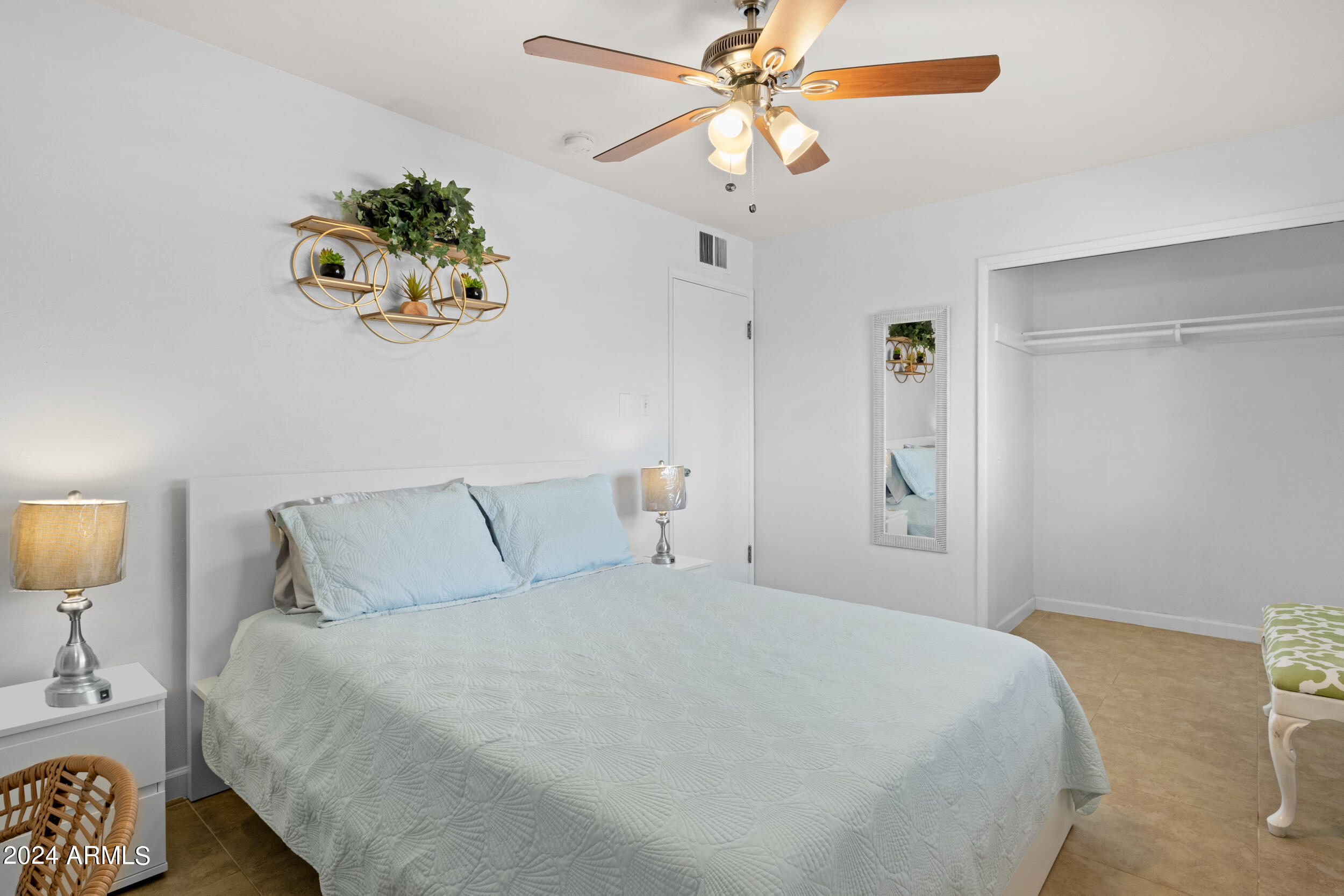 2412 N 36TH Place