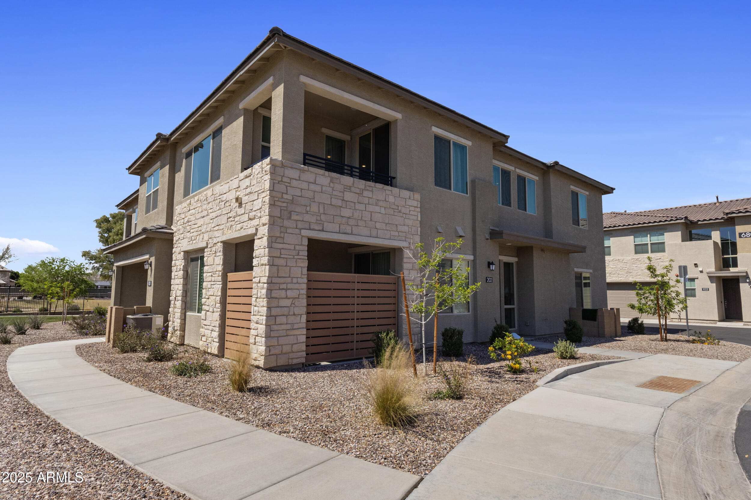 675 E GINKO Avenue, 202