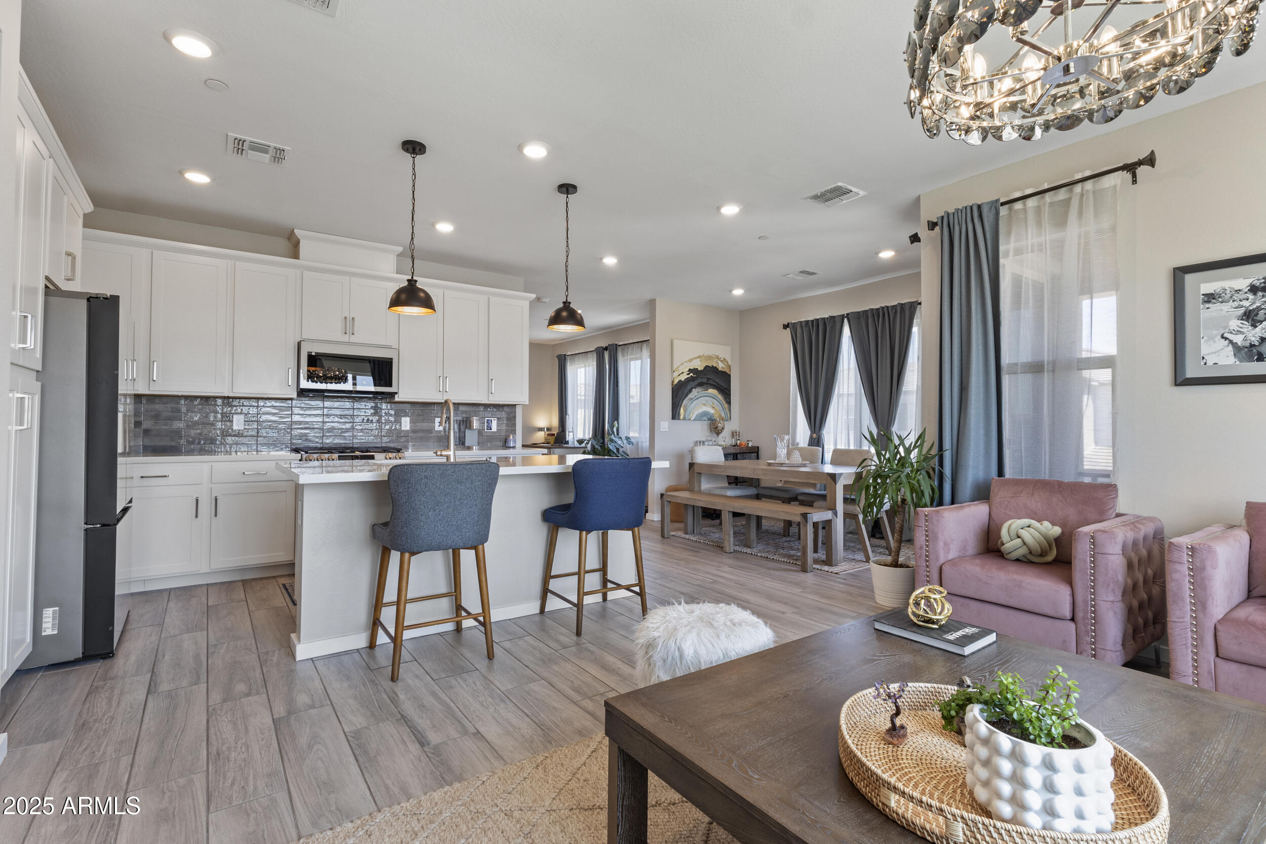 675 E GINKO Avenue, 202