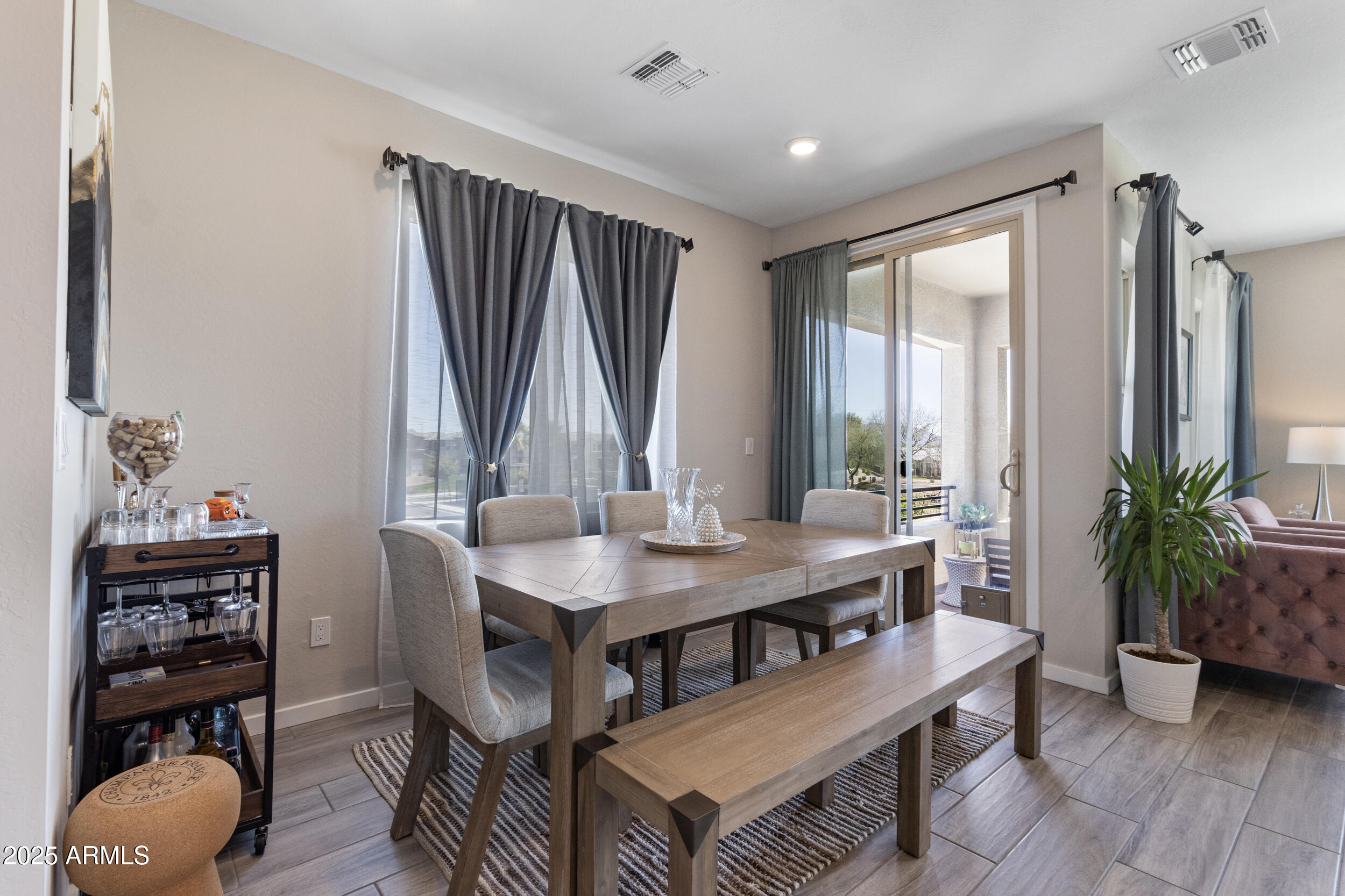 675 E GINKO Avenue, 202