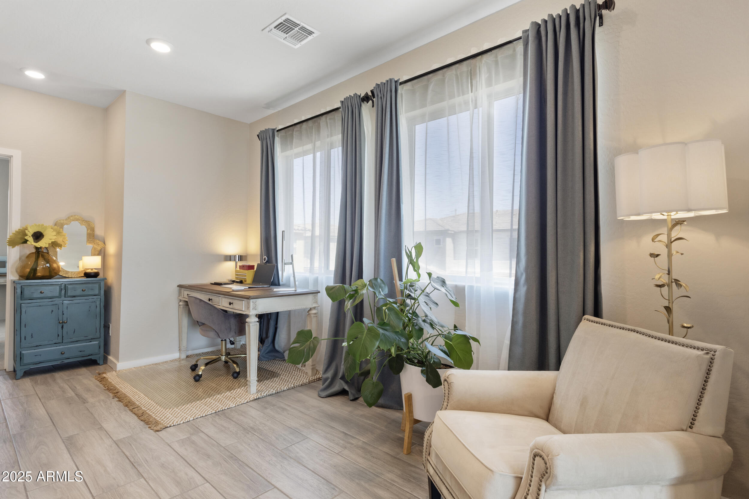 675 E GINKO Avenue, 202