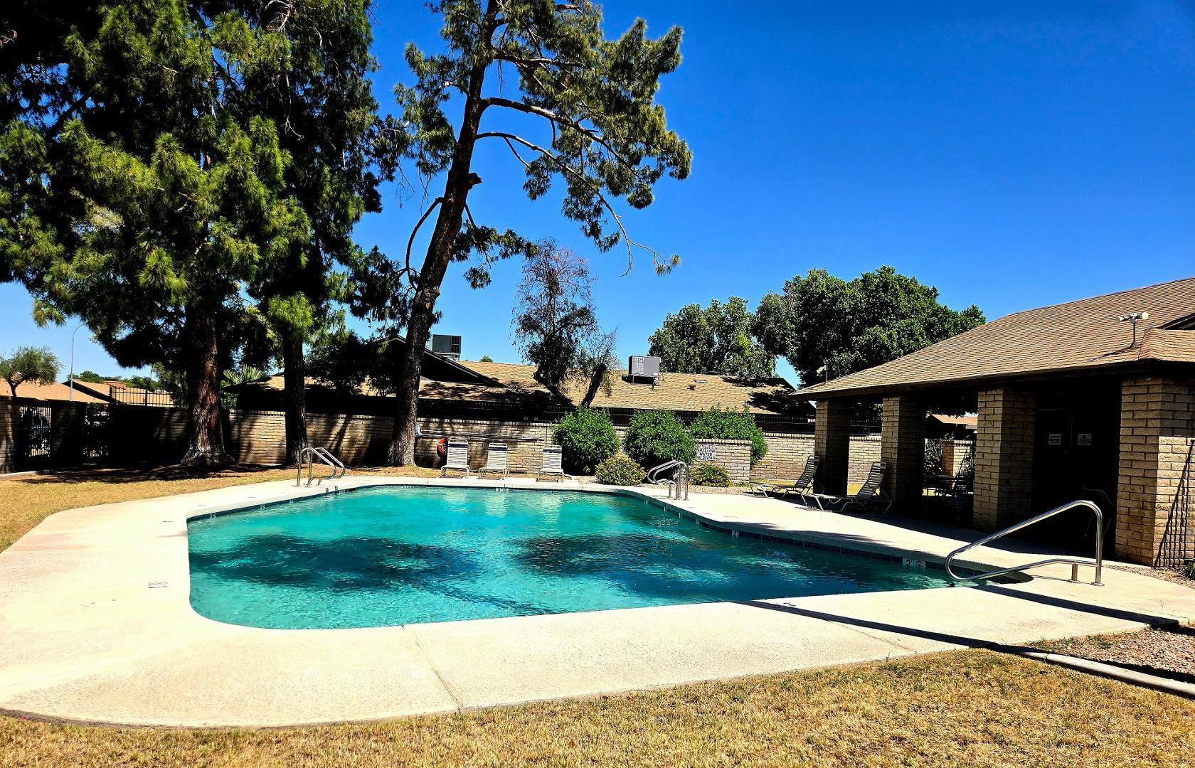 2527 S Maple Avenue Apt 102