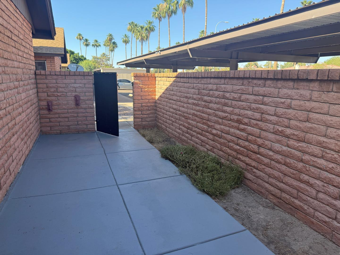 2527 S Maple Avenue Apt 102