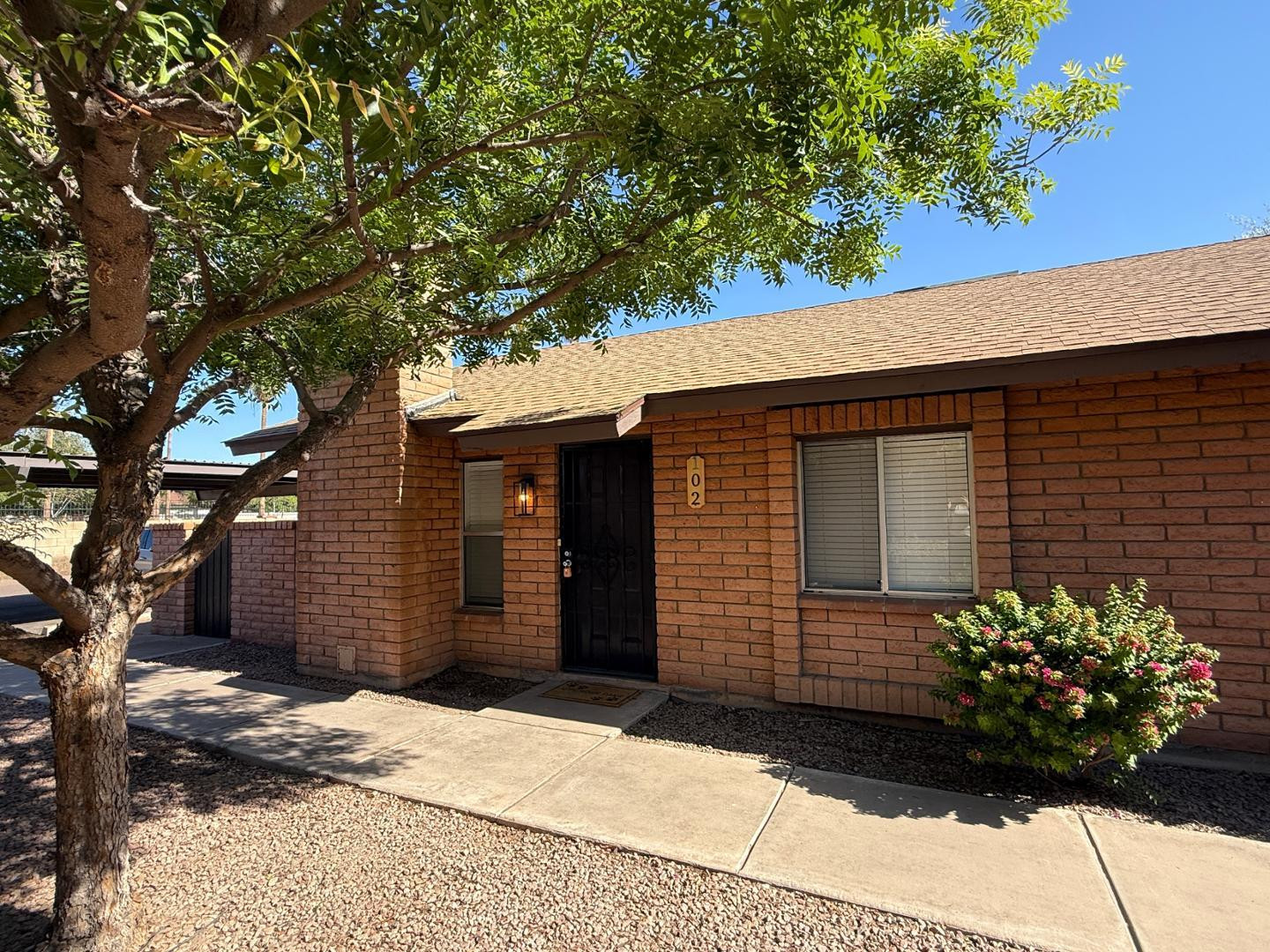 2527 S Maple Avenue Apt 102