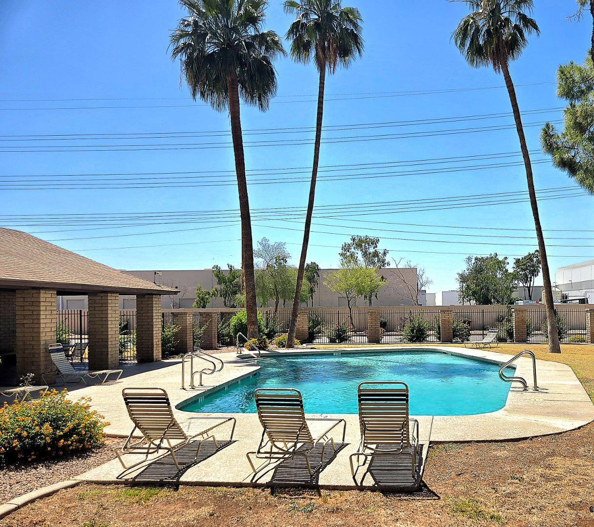 2527 S Maple Avenue Apt 102