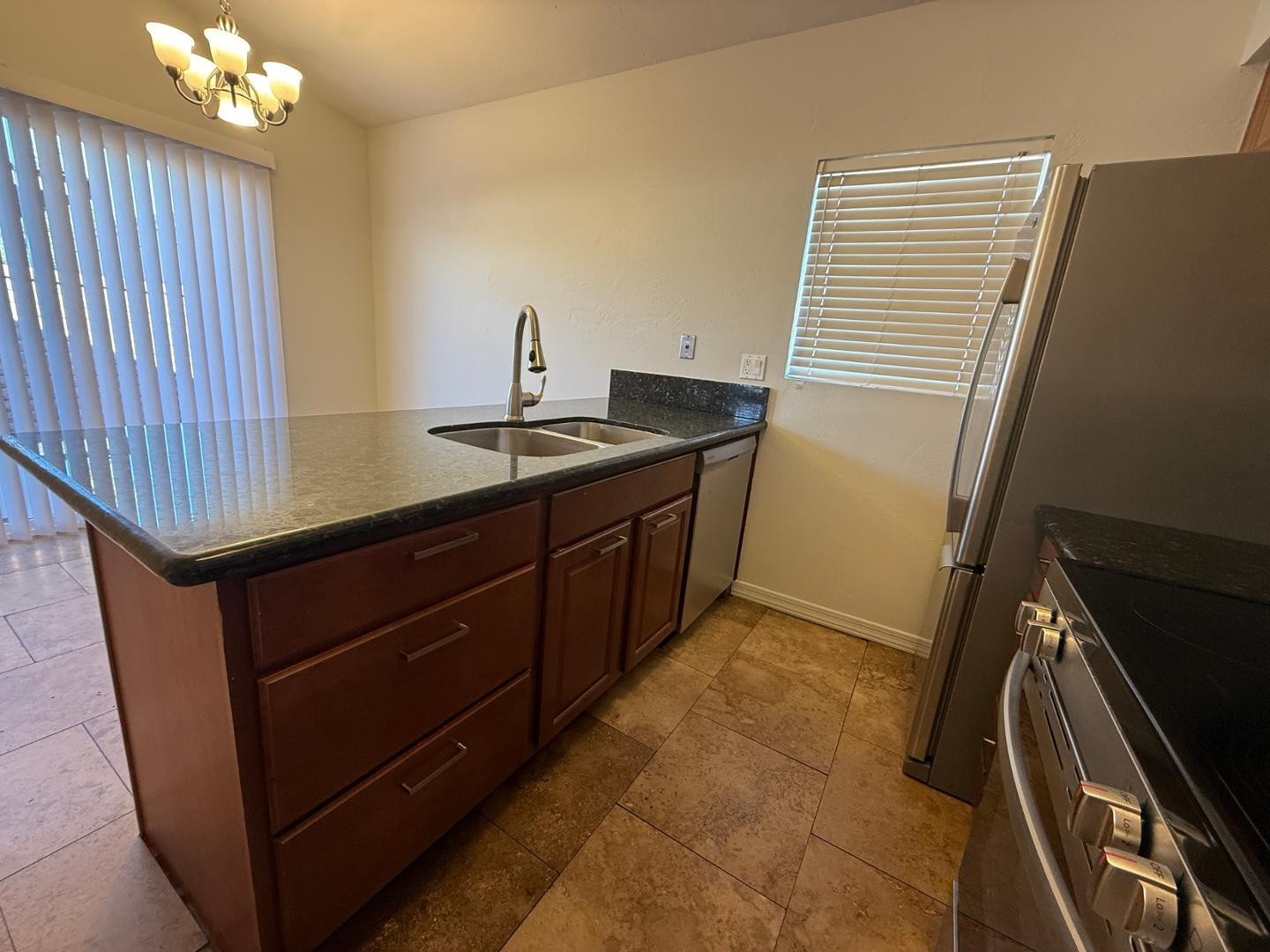 2527 S Maple Avenue Apt 102