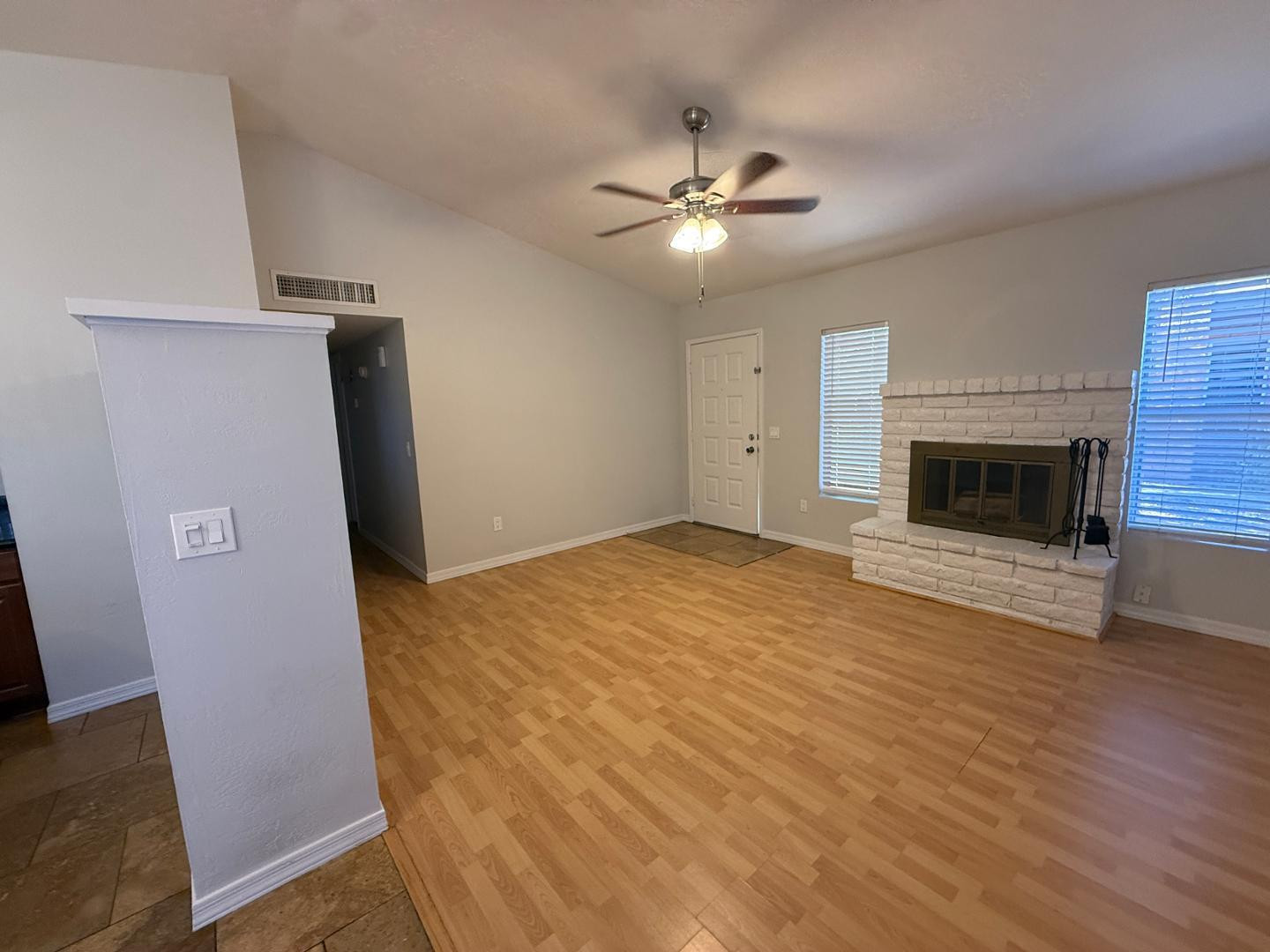 2527 S Maple Avenue Apt 102