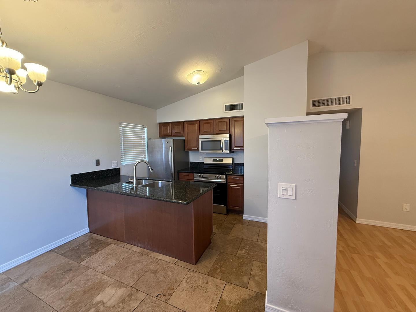 2527 S Maple Avenue Apt 102