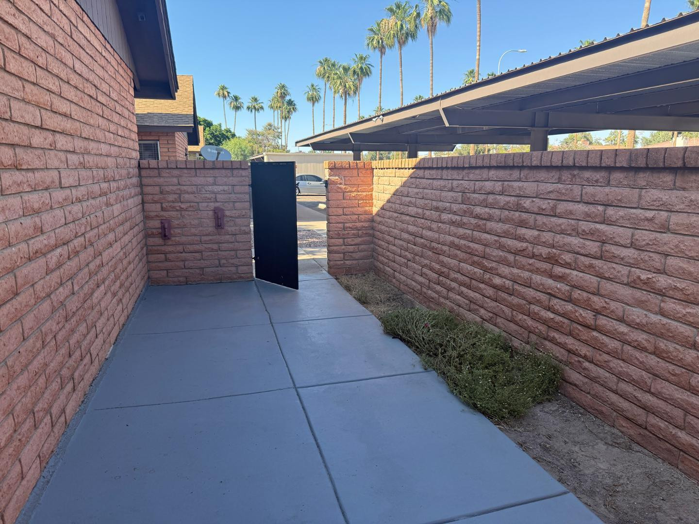 2527 S Maple Avenue Apt 102