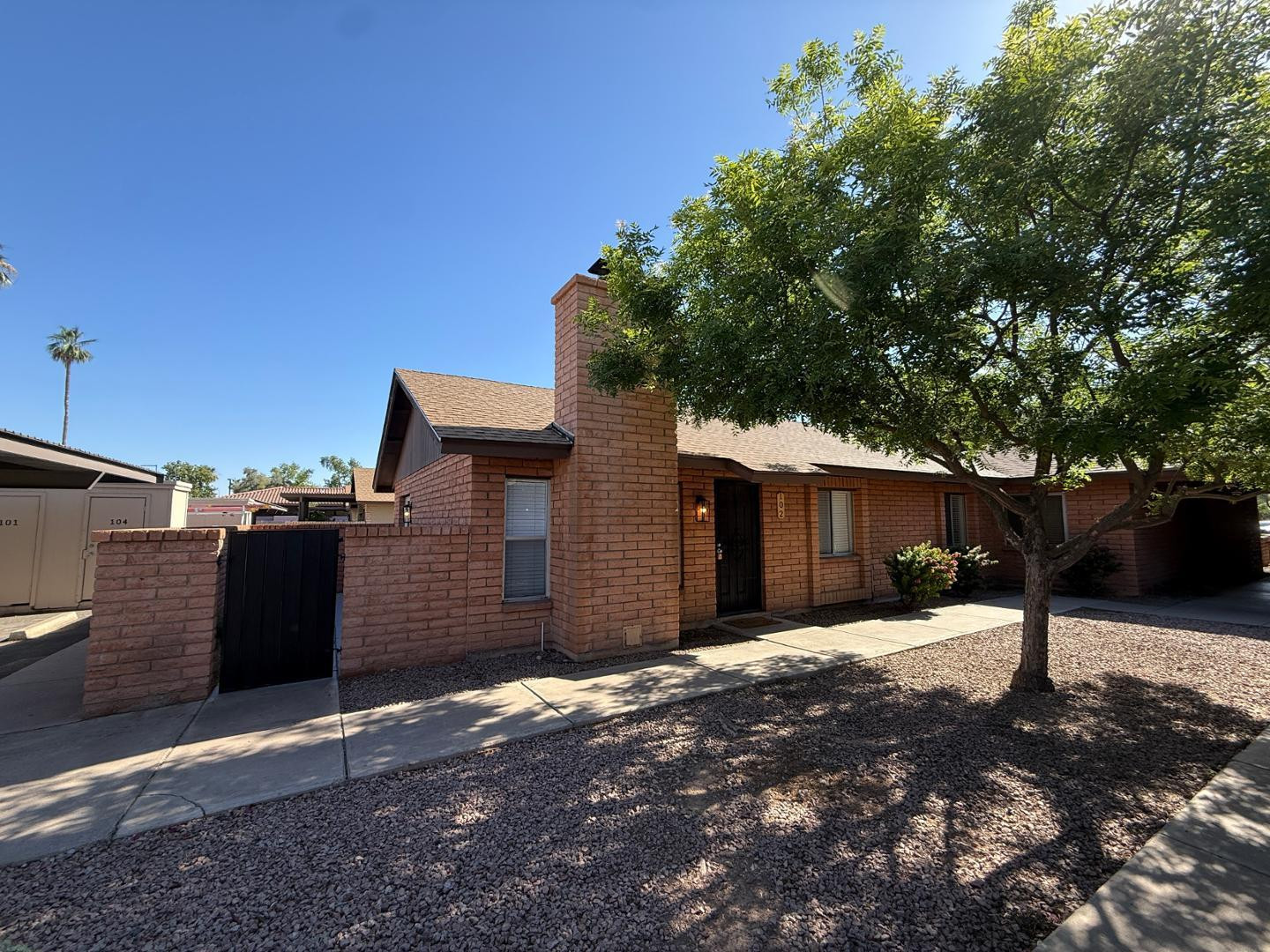 2527 S Maple Avenue Apt 102